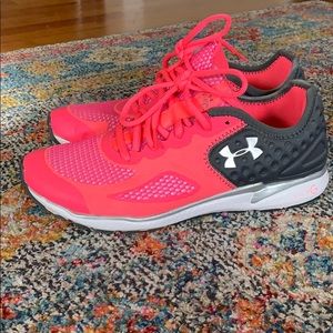 Under Armour woman’s 9.5 running shoes, pink.